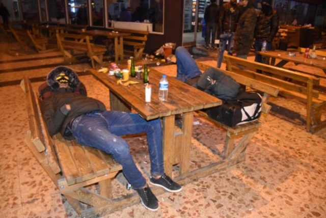 Yunan polisi dövüp, soyup geri yolladı... 7