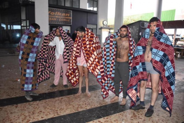 Yunan polisi dövüp, soyup geri yolladı... 3