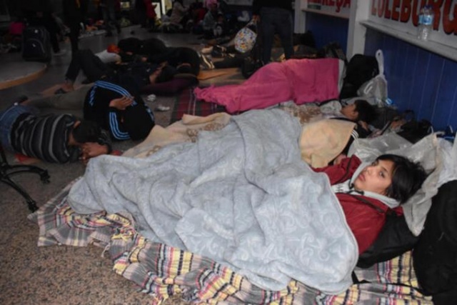 Yunan polisi dövüp, soyup geri yolladı... 9