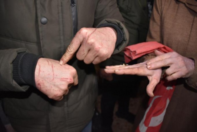 Yunan polisi dövüp, soyup geri yolladı... 8