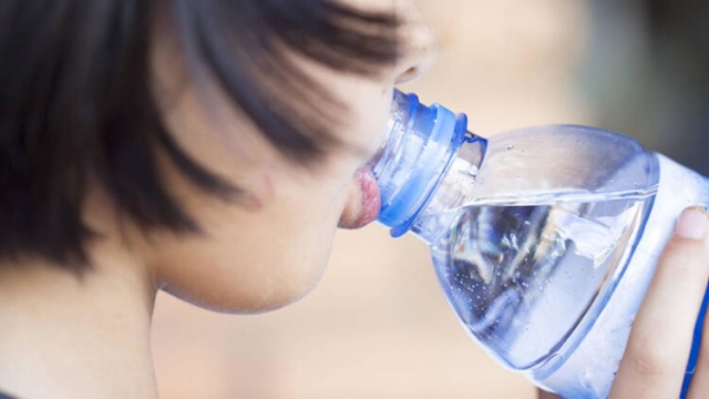 Pet şişe su üzerinde yazan o tarihe dikkat! Eğer içerseniz... 2