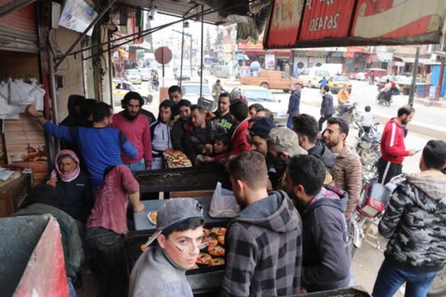 Tam o an! Türk bayrakları asılmaya başladı... 12