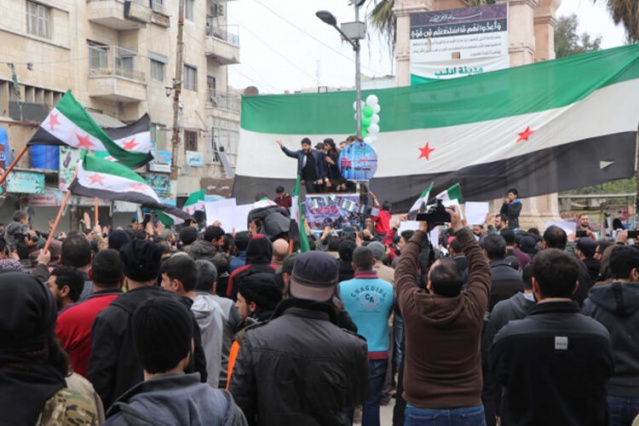 Tam o an! Türk bayrakları asılmaya başladı... 3