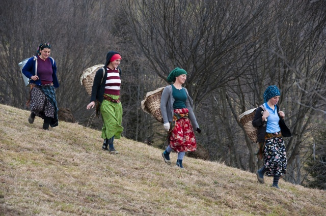 Karadeniz kadınları işe koyuldu 10
