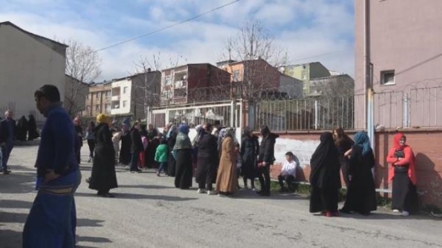 Kitabı gören veliler çılgına döndü, okulu basıp öğretmeni dövdü! 3