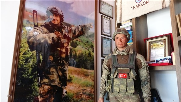 Trabzonlu anne şehit oğlunun acısını bal mumu heykeli ile gidermeye çalışıyor 14