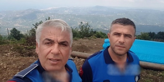 Trabzon'da zabıtalar bayrak asarken akıma kapıldı! Ölü ve yaralı var 4