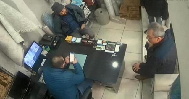 Hapşırınca çalışanlar ve müşteriler sağa sola kaçıştı 5