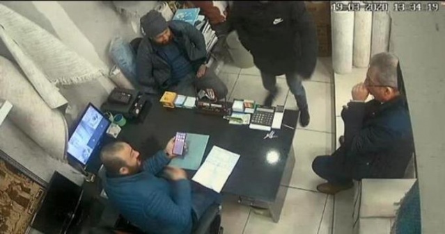 Hapşırınca çalışanlar ve müşteriler sağa sola kaçıştı 3