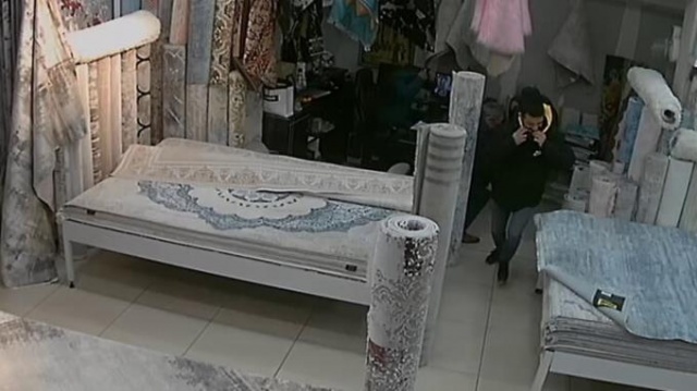 Hapşırınca çalışanlar ve müşteriler sağa sola kaçıştı 6