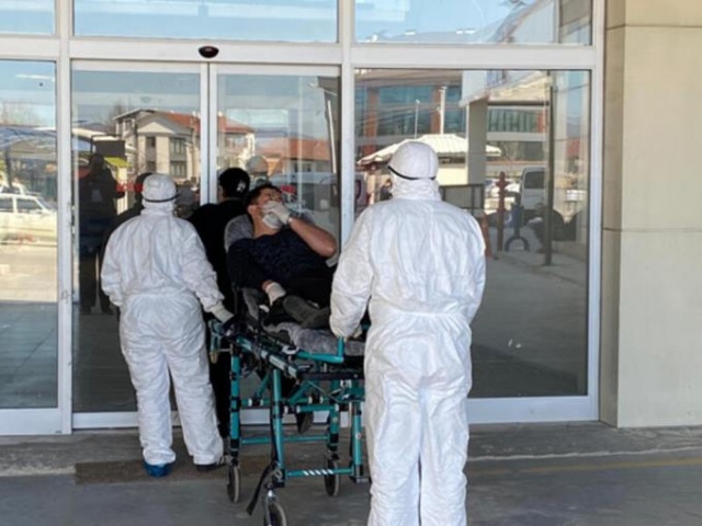 Tedavisi süren koronavirüs hastalarıyla ilgili flaş açıklama. 9