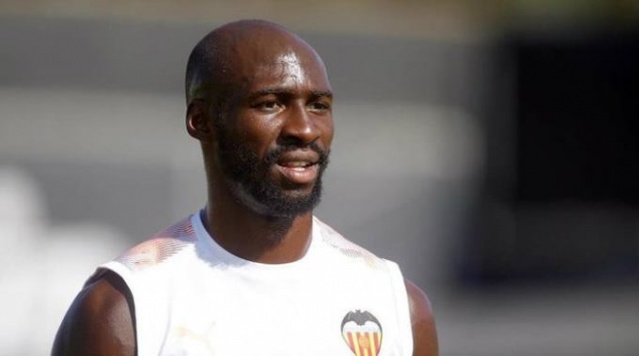 Koronavirüs futbol ve basketbolu da sardı 2