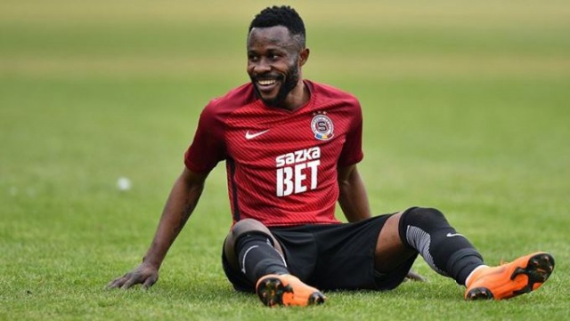 Trabzonsporlu taraftarlar Kanga'yı ablukaya aldı 3