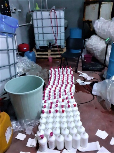 Merdiven altı maske üreticisi pes dedirtti! 4