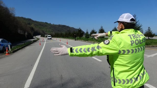 Trabzon'da şehir giriş çıkışlarında kontrol noktaları oluşturuldu! 12