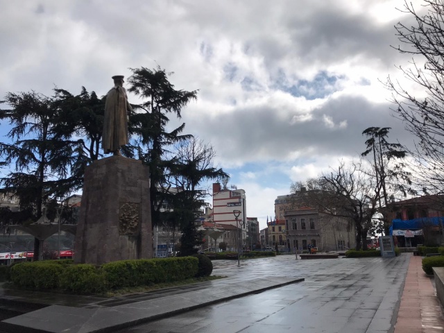 Trabzon'da  koronavirüs tedbirleri kapsamında sokaklar bom boş 1