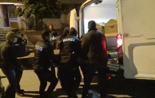 Eşini balta ile öldürüp cesedini kanepenin altına sakladı. Foto Haber 5