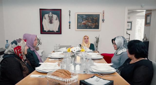 Zuhal Topal reyting uğruna sosyal mesafeyi hiçe saydı! 2