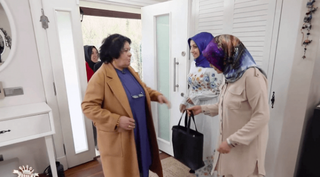 Zuhal Topal reyting uğruna sosyal mesafeyi hiçe saydı! 9