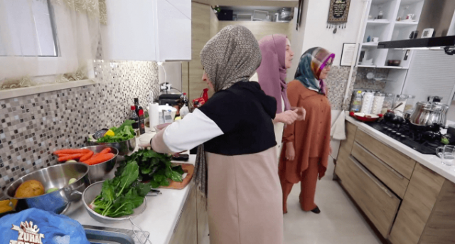 Zuhal Topal reyting uğruna sosyal mesafeyi hiçe saydı! 10