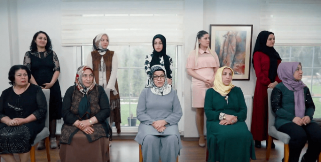 Zuhal Topal reyting uğruna sosyal mesafeyi hiçe saydı! 4