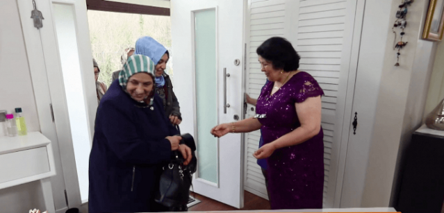 Zuhal Topal reyting uğruna sosyal mesafeyi hiçe saydı! 7