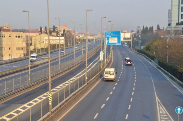 Sokağa çıkma yasağı sonrası ilk sabah. İstanbul'da yollar boş kaldıç 6