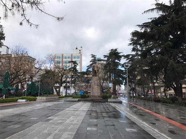 Karadeniz illerinde koronavirüs önlemleri sonrası sokak manzaraları 3