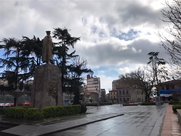 Karadeniz illerinde koronavirüs önlemleri sonrası sokak manzaraları 20