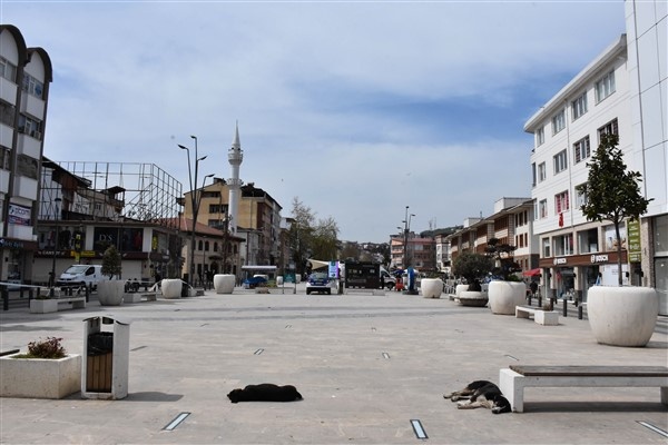 Karadeniz illerinde koronavirüs önlemleri sonrası sokak manzaraları 2