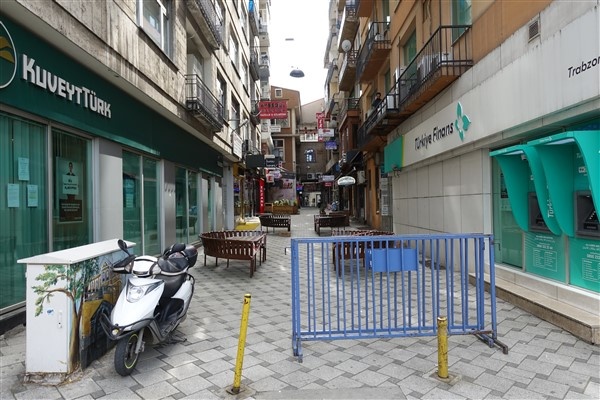 Karadeniz illerinde koronavirüs önlemleri sonrası sokak manzaraları 9