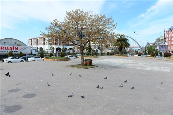 Karadeniz illerinde koronavirüs önlemleri sonrası sokak manzaraları 7