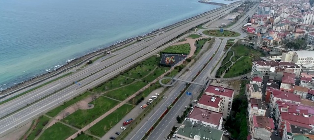 Trabzon'da cadde ve sokalar boş kaldı 3