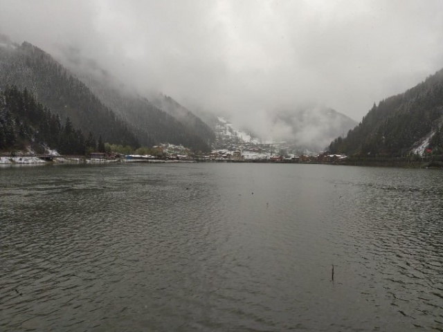 Uzungöl'e Beyaz Örtüye büründü. 23 Nisan 2020 3