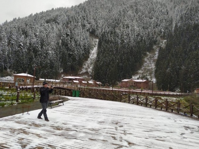 Uzungöl'e Beyaz Örtüye büründü. 23 Nisan 2020 6