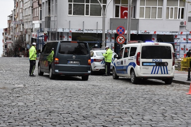 Sokağa çıkma kısıtlamasının ilk gününde Trabzon'da sokaklar boş kaldı 9