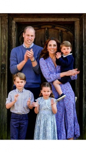 5 yaşındaki prenses halkının imdadına koştu 9