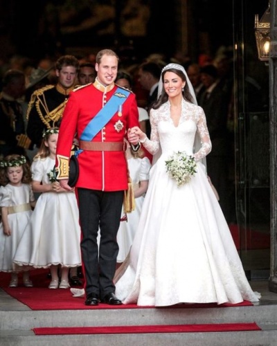 5 yaşındaki prenses halkının imdadına koştu 8