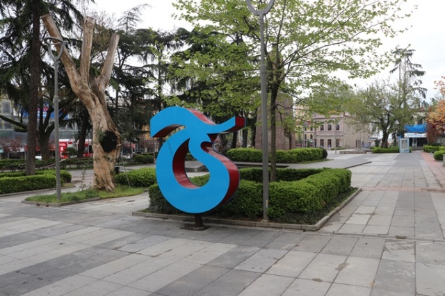 Kısıtlamanın 2.gününde Trabzon'da sokaklar boş kaldı 7