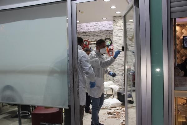 Duvarı delip kuyumcuyu soydular 10