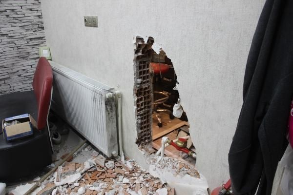 Duvarı delip kuyumcuyu soydular 3