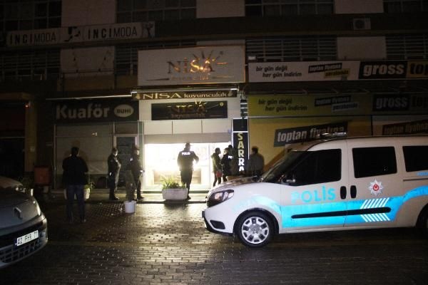 Duvarı delip kuyumcuyu soydular 5