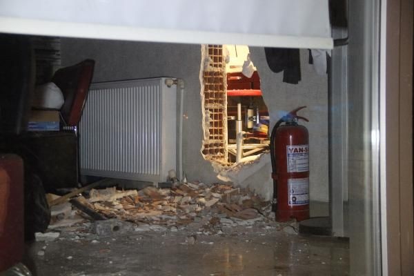 Duvarı delip kuyumcuyu soydular 4