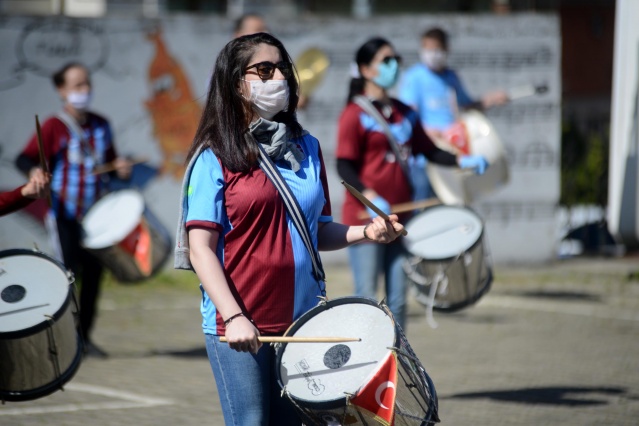 Trabzon'da her yaştan mezun bir araya geldi bando takımı kurdu 15
