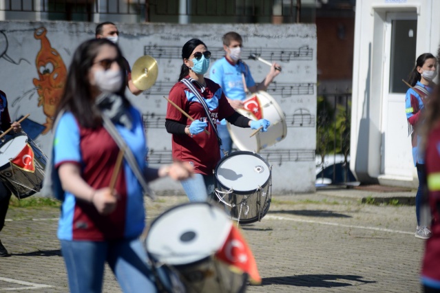 Trabzon'da her yaştan mezun bir araya geldi bando takımı kurdu 4