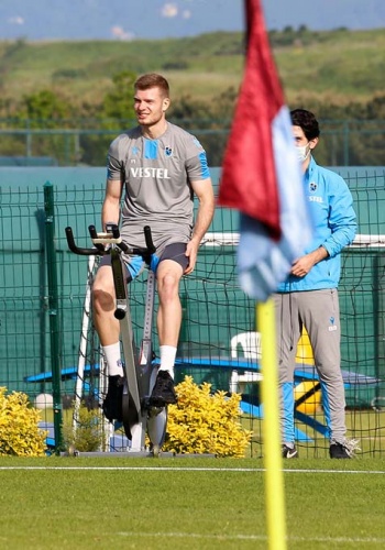 Trabzonspor dayanıklılık çalışmasıyla günü tamamladı 26