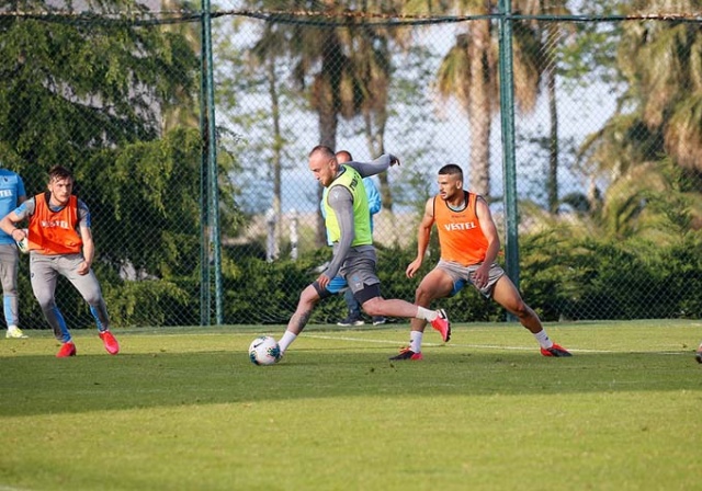 Trabzonspor dayanıklılık çalışmasıyla günü tamamladı 35