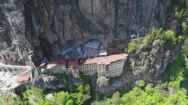 Sümela Manastırı'nda yamaçlar çelik ağlarla örülüyor 24