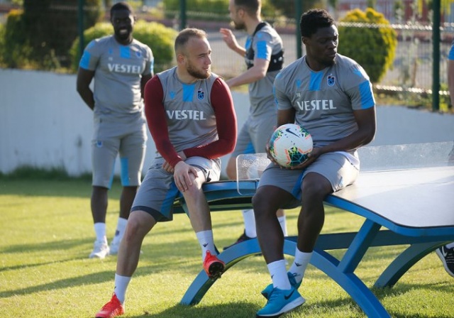 Trabzonspor'da neşeli idman 12