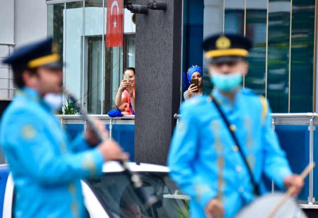 Trabzon'da bayram sürprizi, telefonu alan cama koştu 3